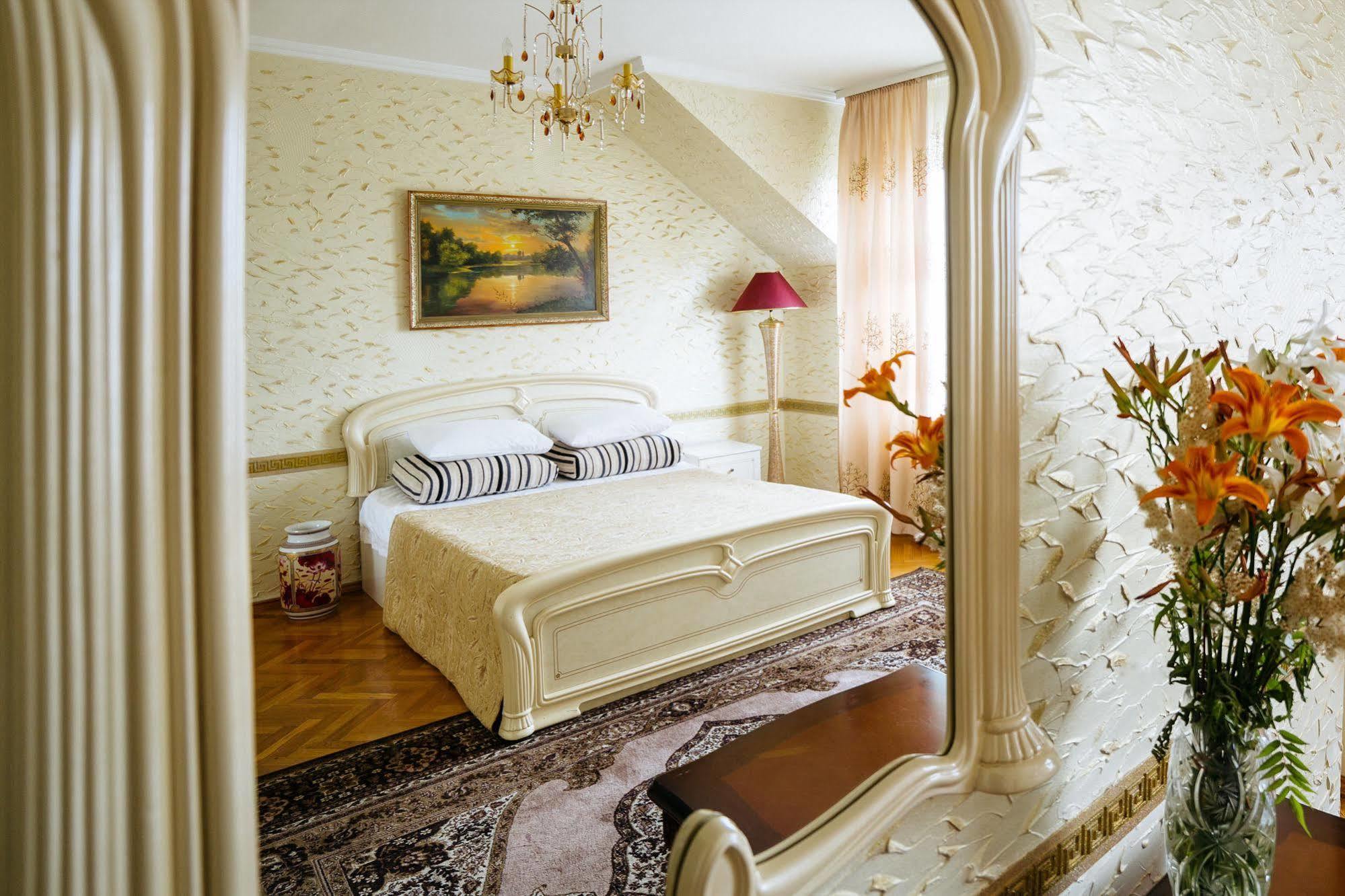 Hotel Ezio Chişinau Exteriör bild